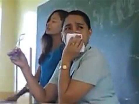Pinay Student Kinantot Ni Classmate Habang Nagaaral .